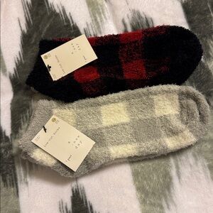 A New Day Womens 2 Pair Low Cut Fuzzy Socks 
Red Blk Grey Wht